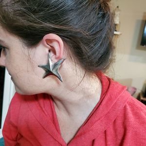 Vintage 80s runway oversized star shaped silver clip on earrings.